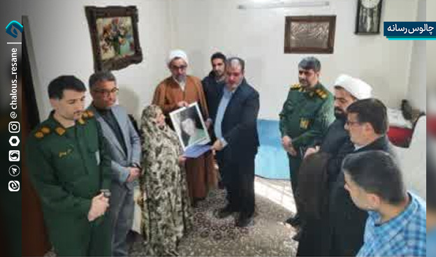 دیدار فرماندار چالوس با مادر شهید لطف الله مرادجعفری