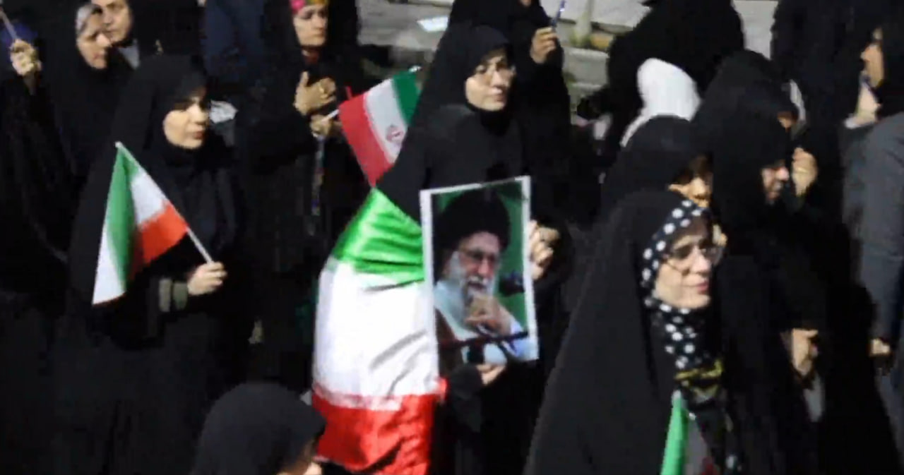 حضور گسترده مردم چالوس در تجمع مردمی شب های ایستادگی و مقاومت