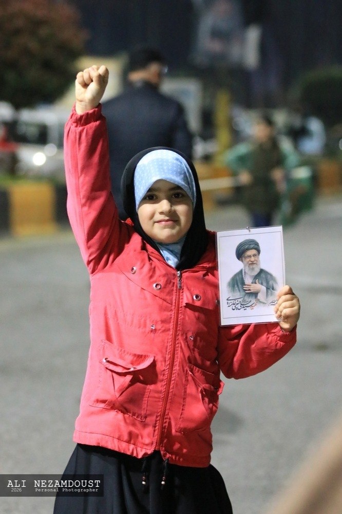 حضور گسترده مردم در شام اربعین رهبر شهید انقلاب و دهمین سالگرد شهید مدافع حرم حسین بواس در شهرستان چالوس